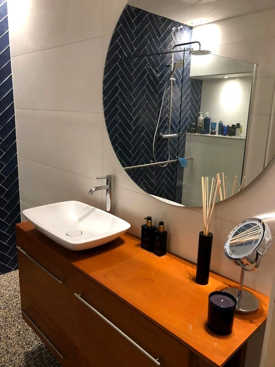 Wastafelmeubel in gerenoveerde badkamer in Rotterdam